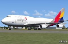 波音747-400在机场.jpg